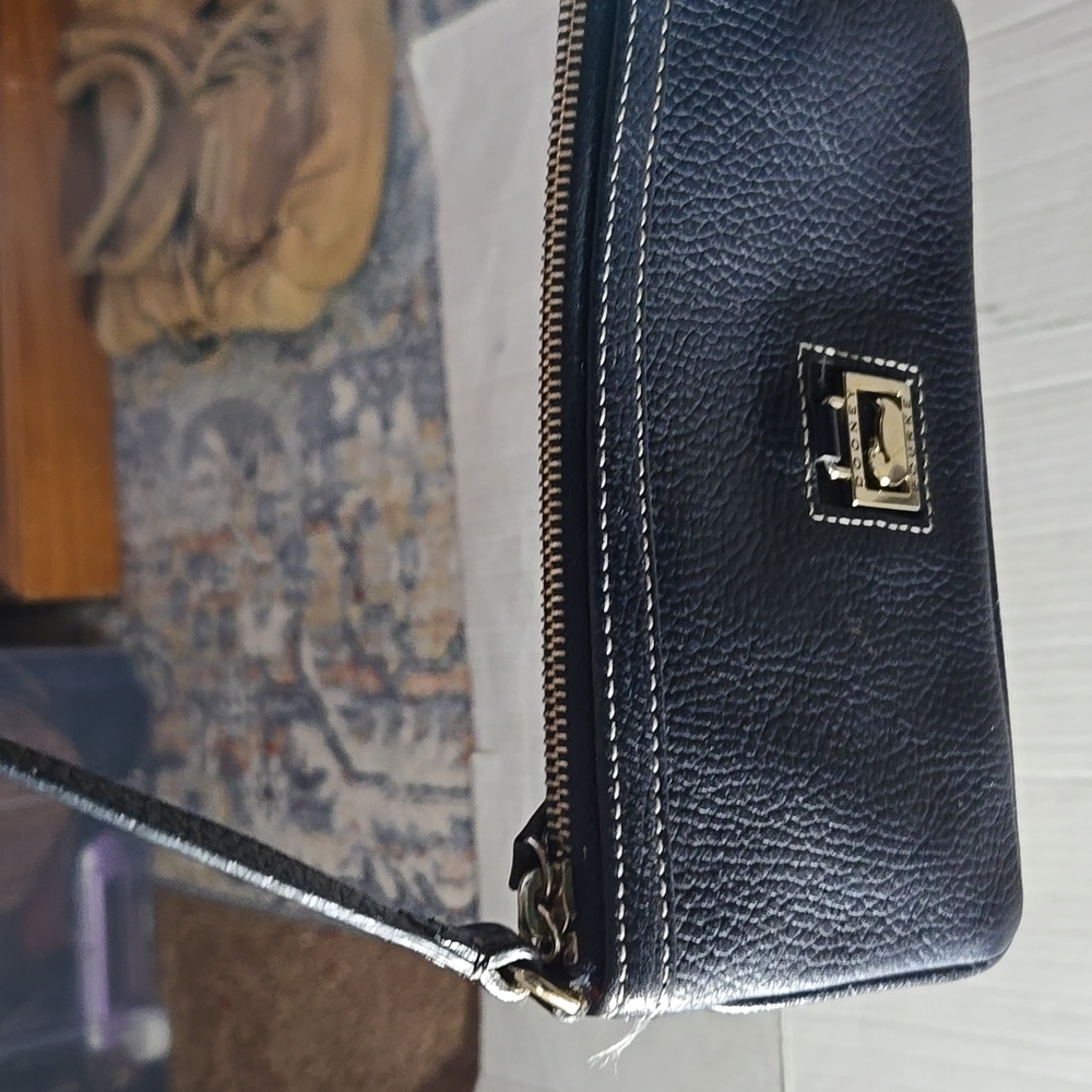 Dooney &bourke Mini - Picture 3 of 9